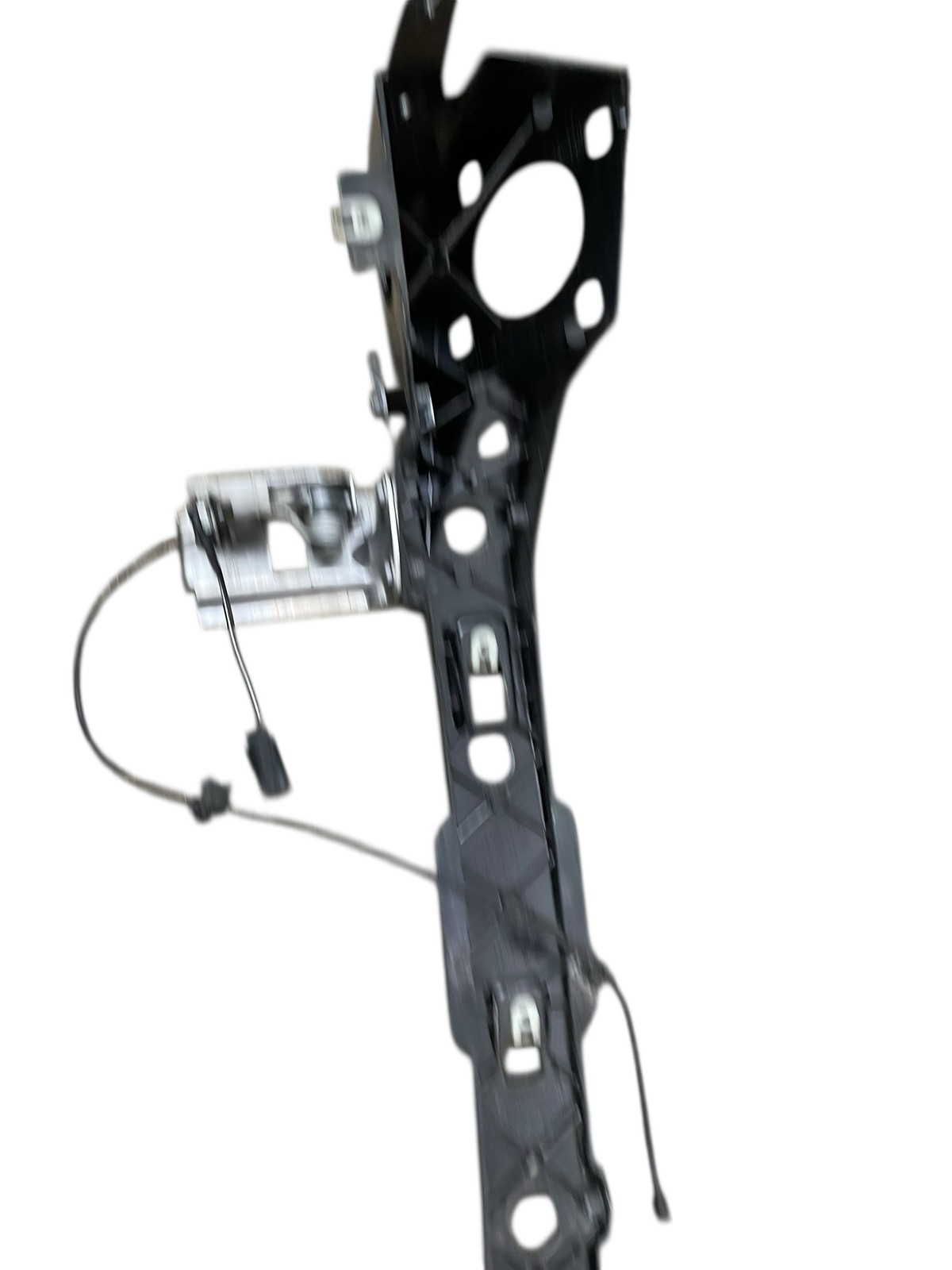 2014 2015 2016 2017 BMW I8 FRONT RIGHT PASSENGER FENDER SUPPORT MOUNT BRACKET