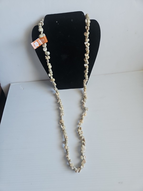Vintage Hilo Hattie Hawaiian Button Snail Shell Necklace