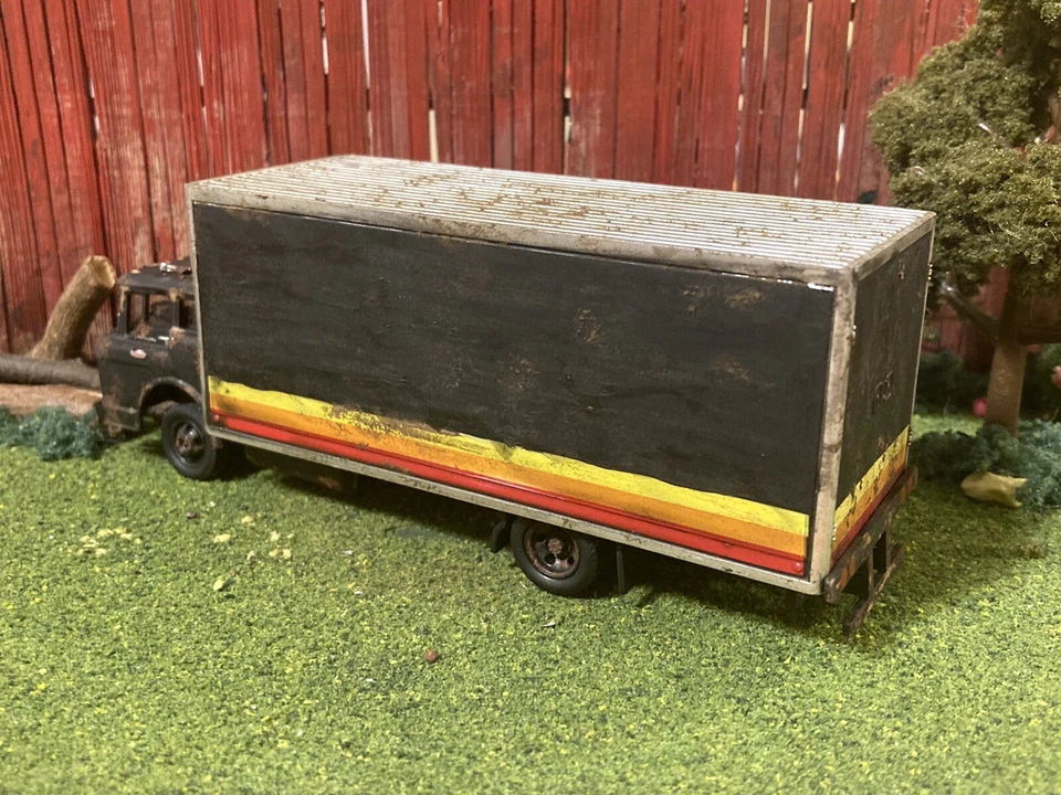 1966 Ford C-950 Rusty Weathered 1/64 Custom Diecast Rusted Box Delivery Truck - Image 3 of 4