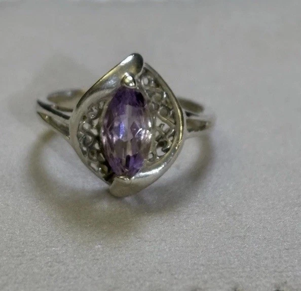 Anillo de amatista vintage talla 7 con diseño de filigrana anillo Avon de plata de ley Foto 3 de 4
