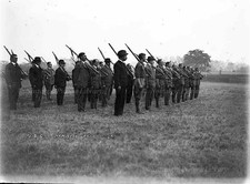 ANTIQUE GLASS NEGATIVE OF OLD BOYS CONTEMPTIBLES c 1920s WEMBLEY PARK