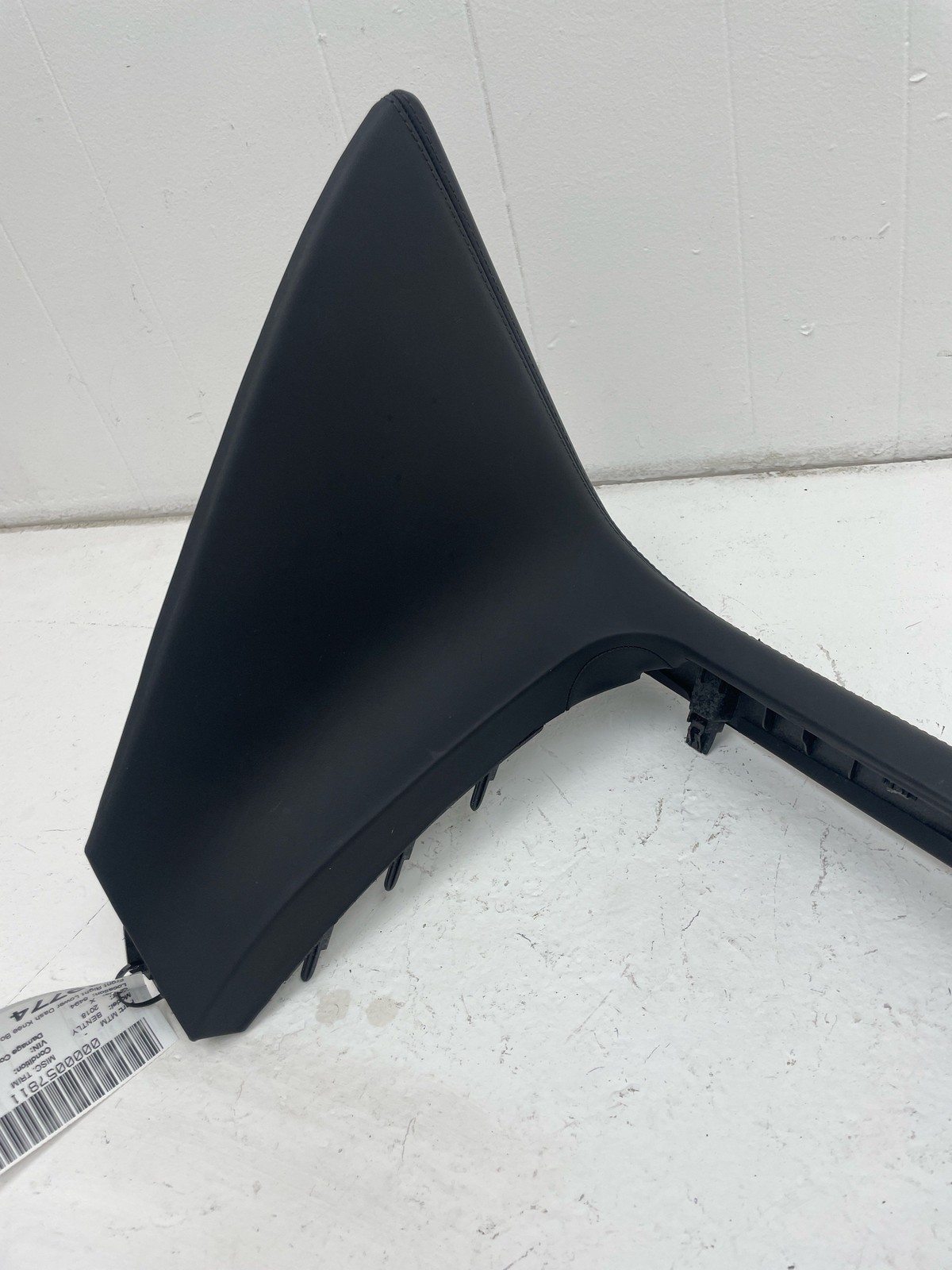 2015-2020 BENTLEY BENTAYGA Front Right Lower Dash Knee Bolster Endcap Trim Panel