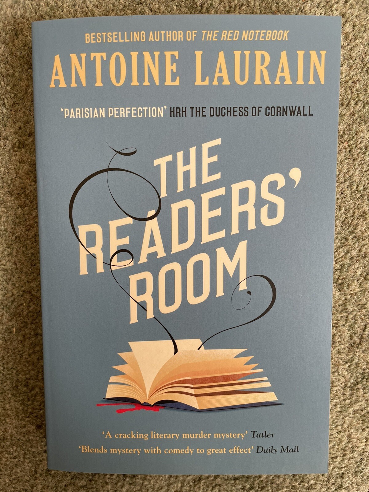 The Readers' Room by Antoine Laurain. Paperback, 2021, Paris murder mystery