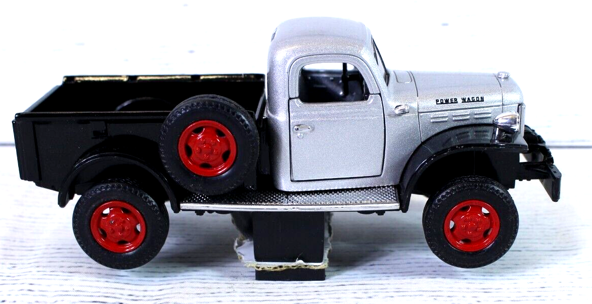1946 DODGE POWER WAGON Truck 1:32 Scale Diecast