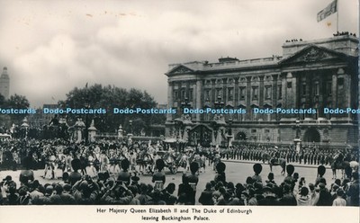 R025262 Ihre Majestät Königin Elizabeth II. und der Herzog von Edinburgh verlassen Bucking