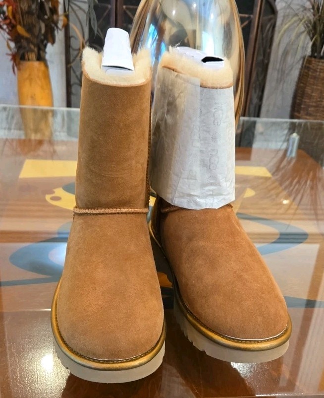 BOTA RESISTENTE AL AGUA UGG BAILEY BOW II CASTAÑO METÁLICO US 10 EU 41 UK 8 Mujer