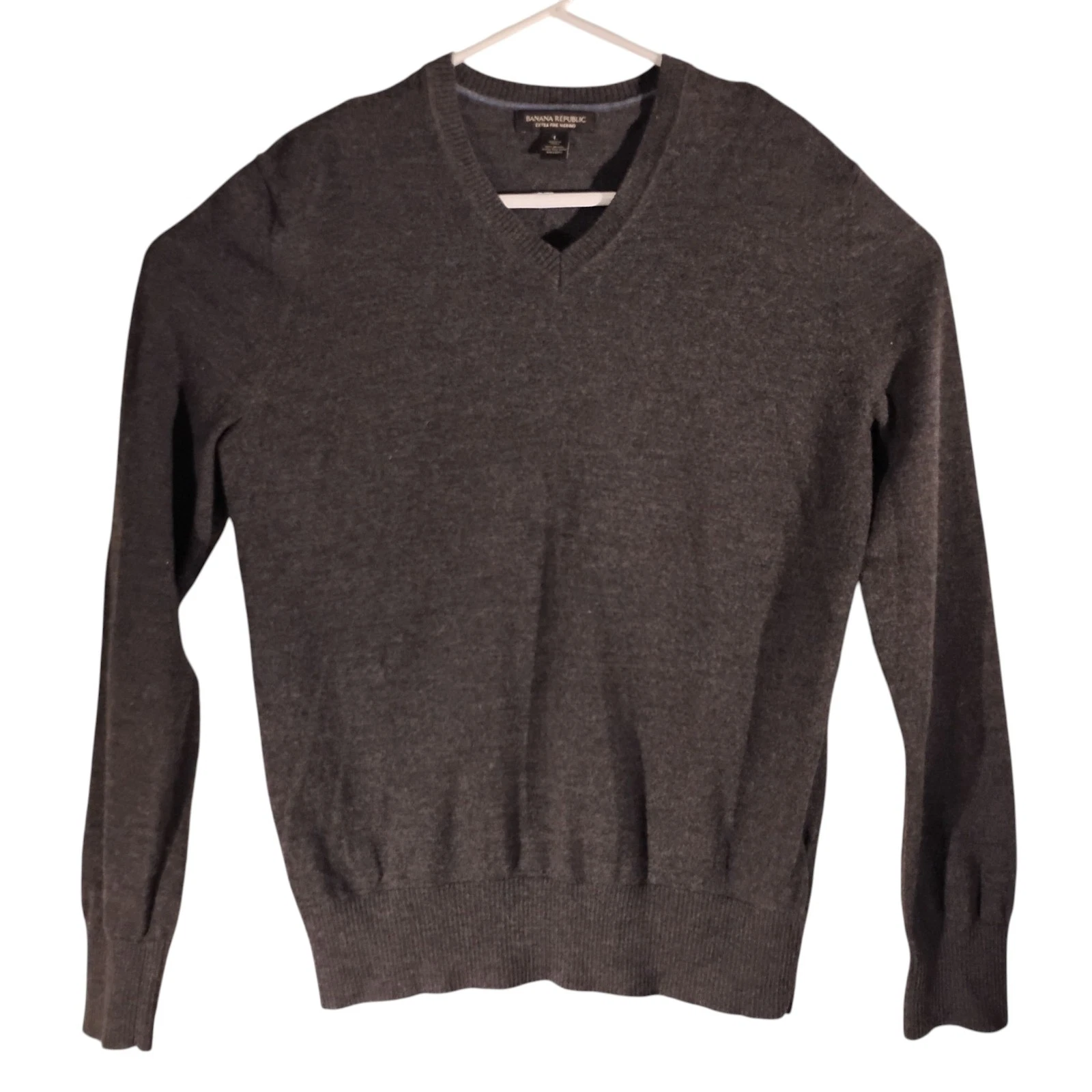 Banana Republic sweater mens L LArge gray 100% extra fine merino wool v-neck