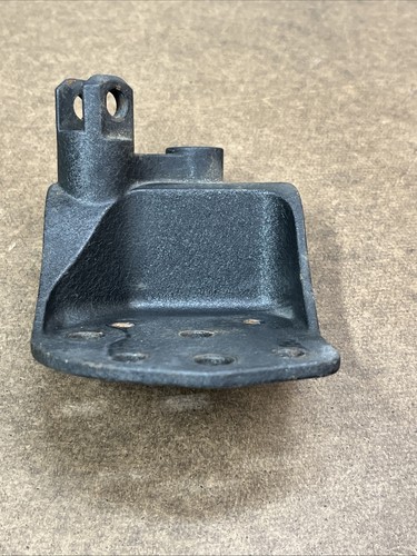 Soporte de cambio de montaje de estribo izquierdo genuino Harley Davidson FXST OEM 33683-90 - Imagen 8 de 13