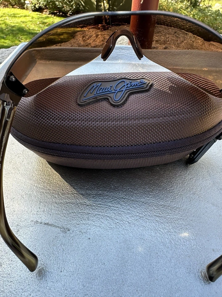 Gafas de sol Maui Jim con estuche rígido Foto 3 de 4