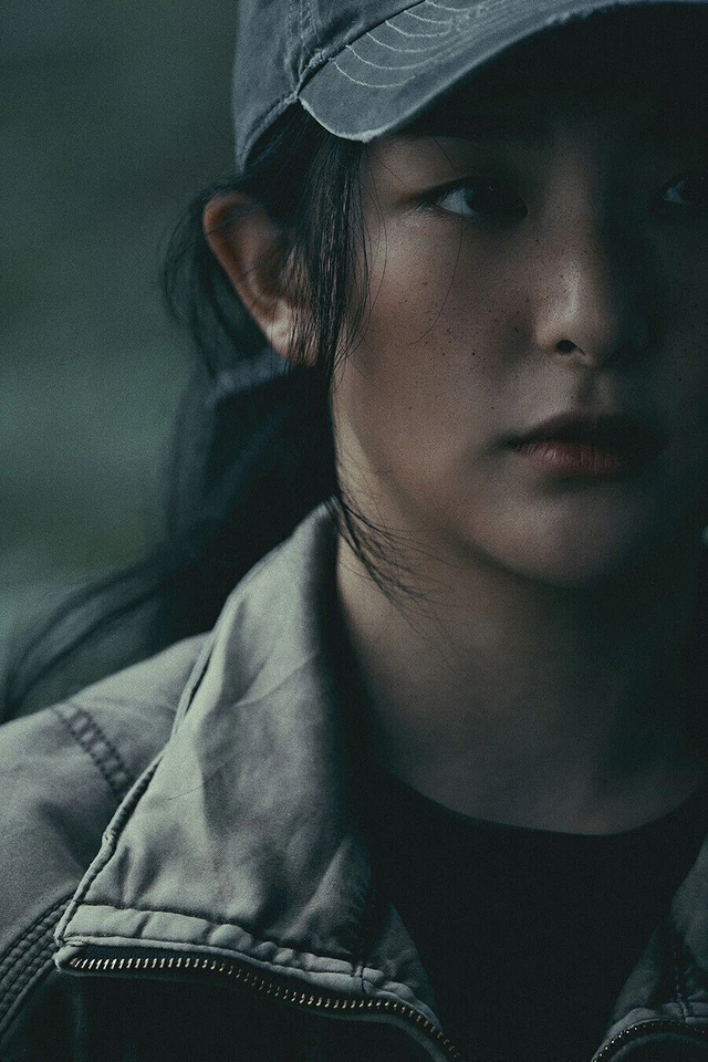 SEULGI 28 REASONS 1st Mini Album SPECIAL RANDOM Ver/Mini CD+304p Photo Book+Card - Image 3 of 4