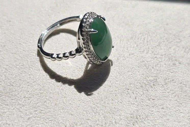 Anillo ajustable de circón cúbico de plata de ley 925 jadeíta verde Birmania Foto 4 de 4