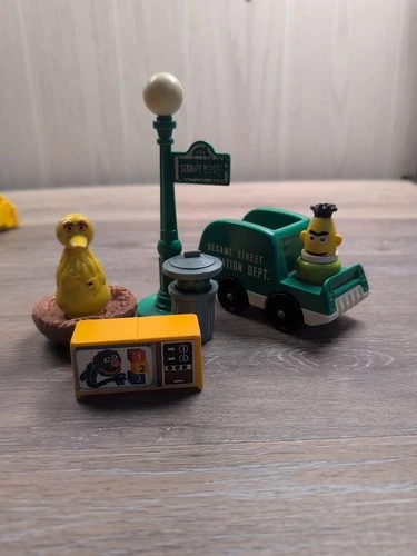 Vintage Fisher Price Little People Sesame Street Accessories Big Bird Nest Bert