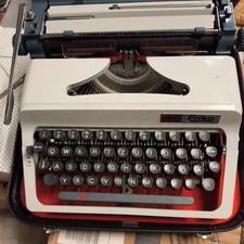 Daro Erika - 1970 - Schreibmaschine Reiseschreibmaschine - Typewriter im Koffer 