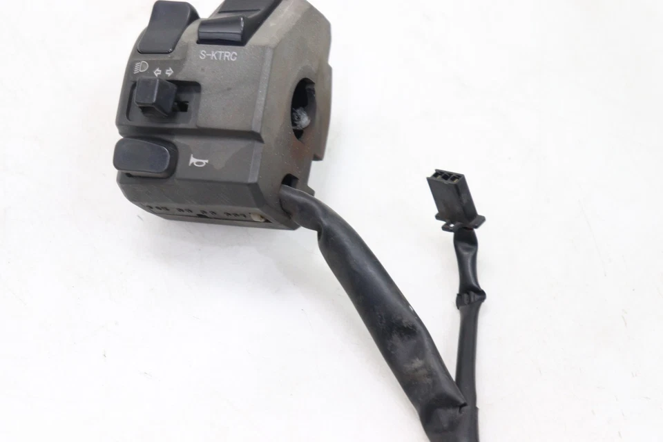 11-15 KAWASAKI NINJA ZX10R OEM CLIP IZQUIERDO EN MANGO BOCINA SEÑALES INTERRUPTOR INTERRUPTORES Foto 3 de 4