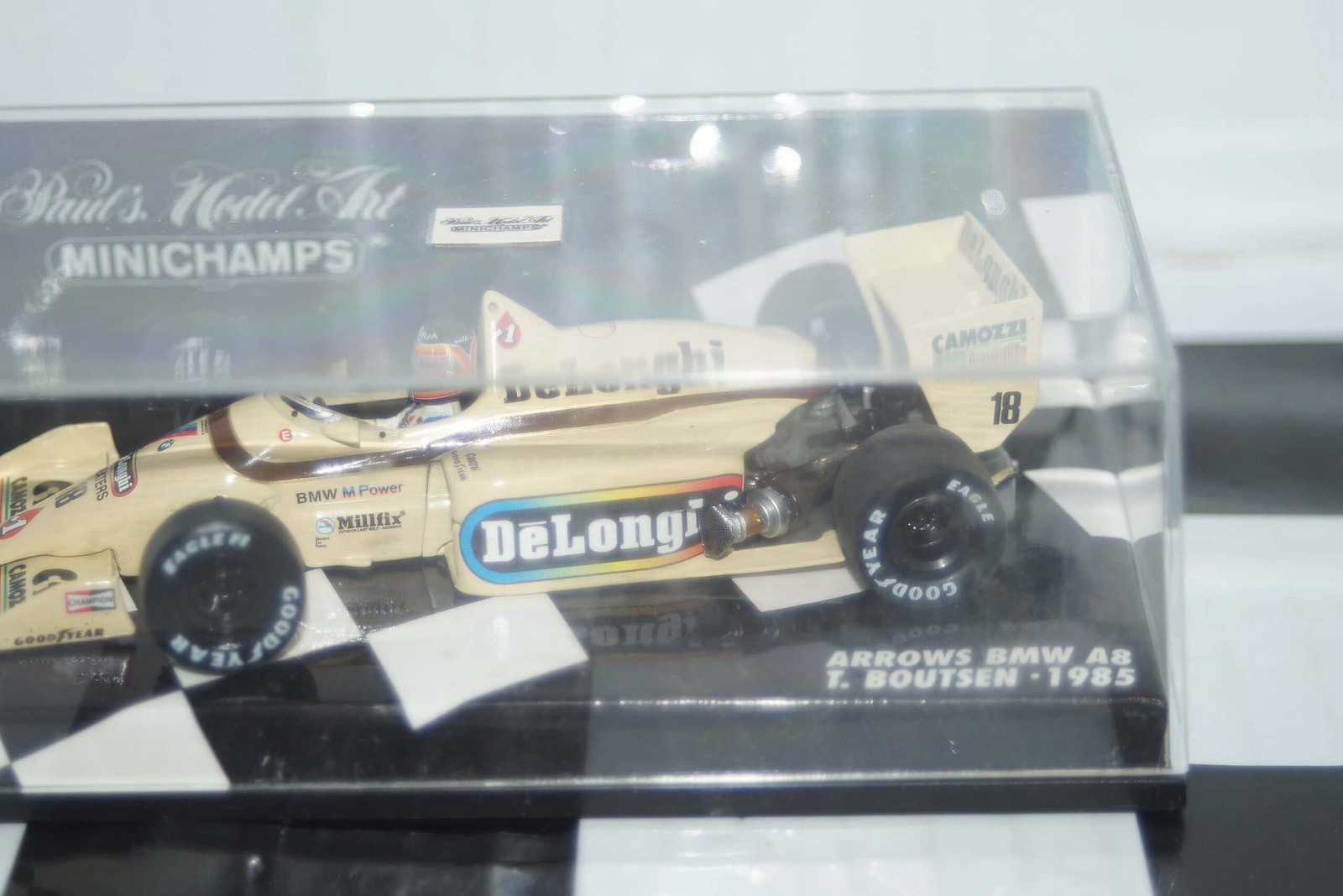 Minichamps Arrows BMW A8 1985 T.Boutsen 400 850018 1:43