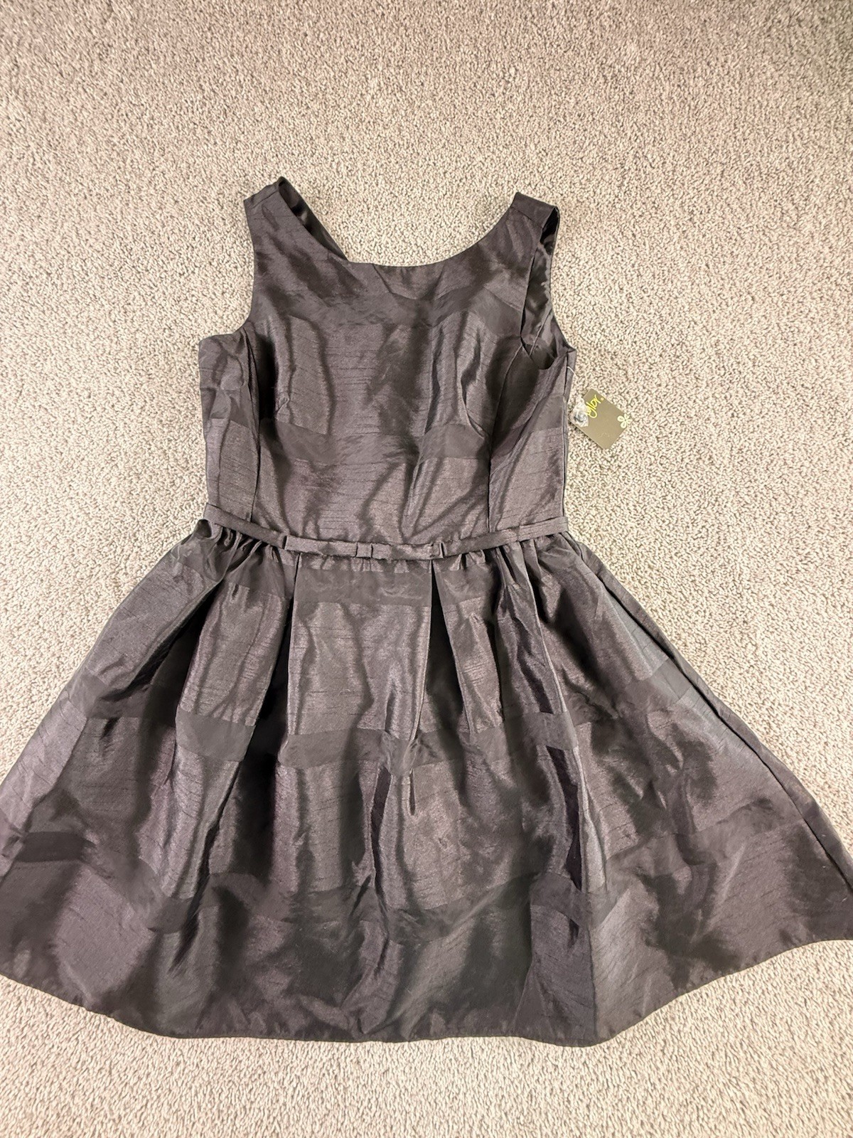 NWT Taylor Dress Size 14 Black Lined Sleeveless