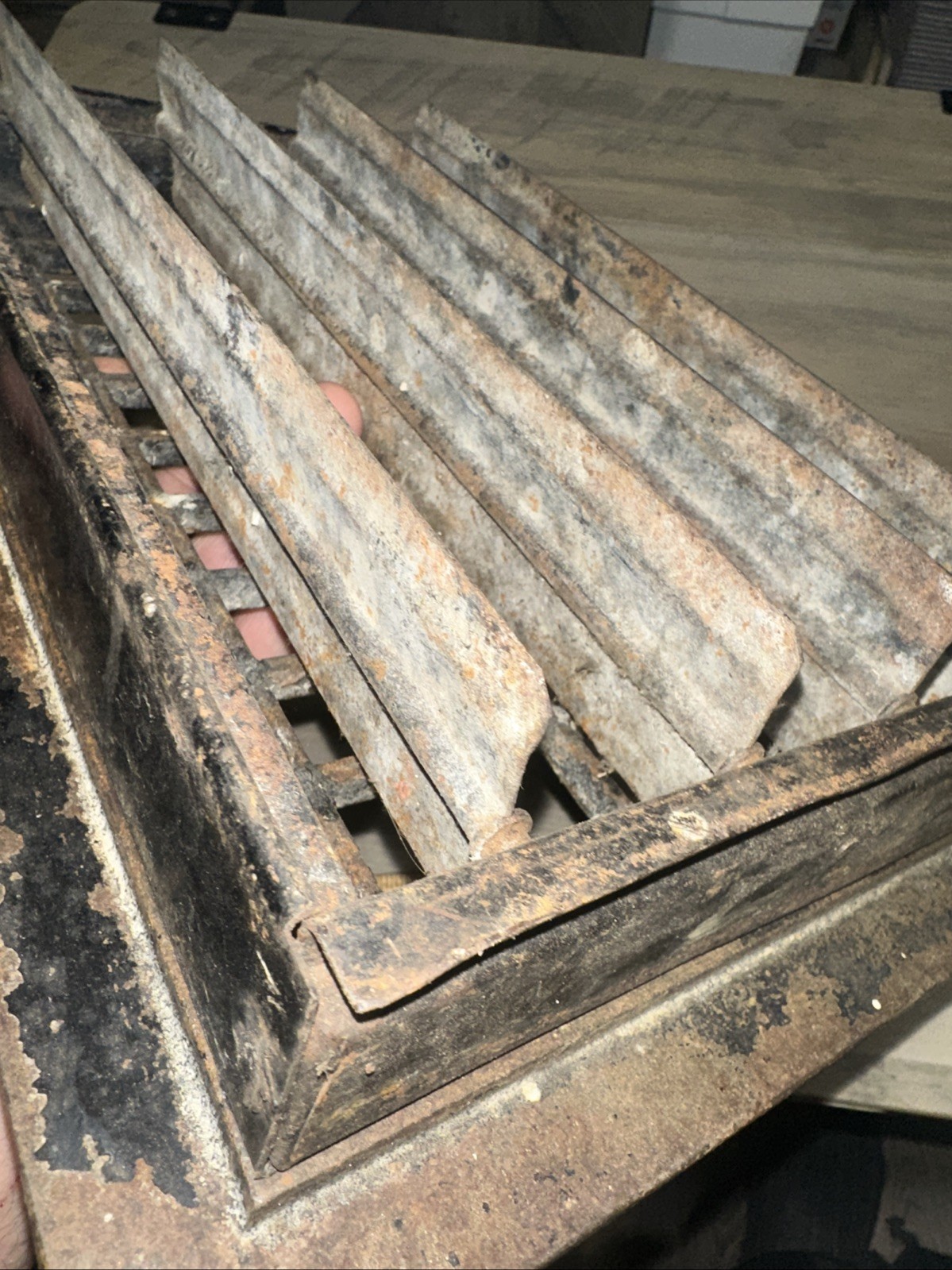 как выглядит Vintage Cast Iron Heat Grate / Floor Register working louvers. From Old House фото