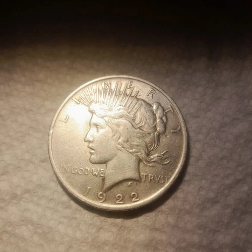1922 $1 Peace Dollar in nice fine+ circulated condition 90% silver
