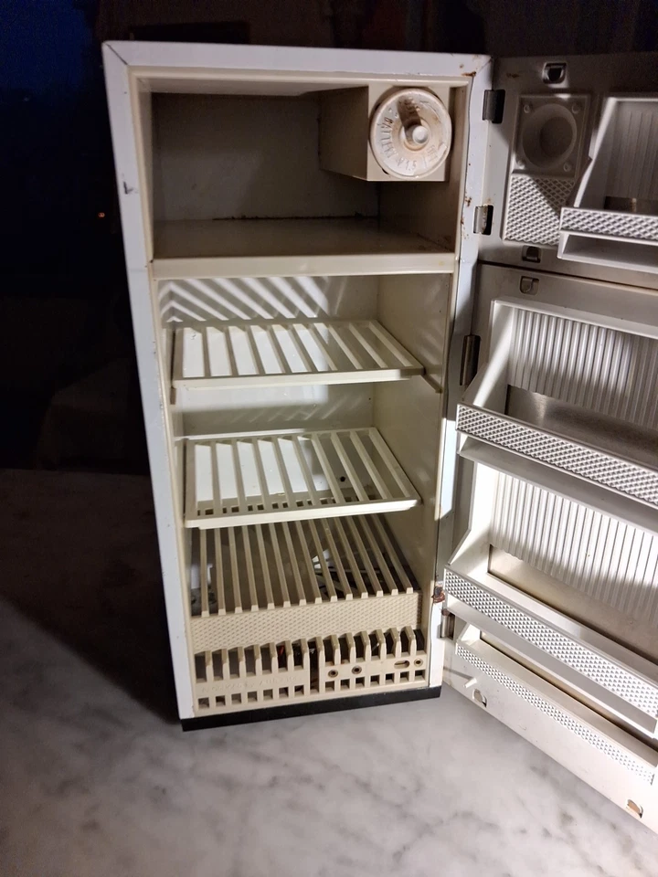 JOUET ANCIEN - FRIGO VINTAGE EN TOLE LAQUEE  ORANGE AMB MARCHESINI ITALY 1970 - Photo 3/4