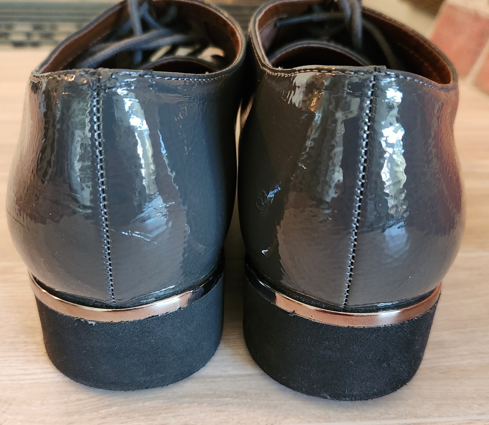 SAOLA Scarpe donna Franco Sarto 11M Charles grigio scuro lucido suola leggera a strappo