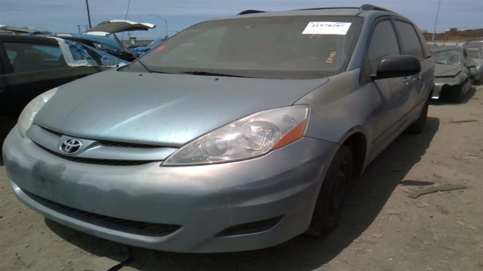 Used Right Tail Light Assembly fits: 2007 Toyota Sienna liftgate mounted Right G - Image 3 of 4