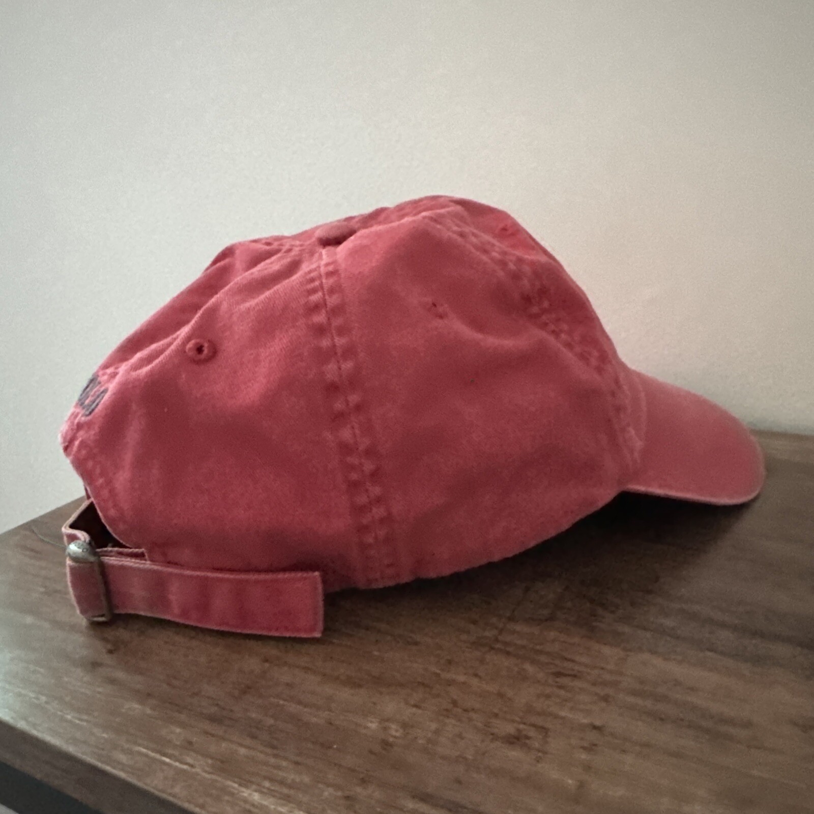 Polo Ralph Lauren cappello rosso berretto cinturino schiena pony invecchiato dissolvenza preppy papà trendy