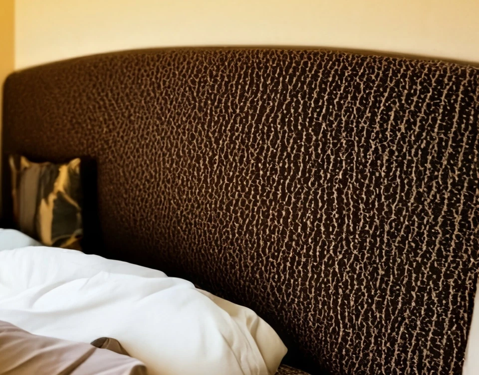 Cómoda y cama Tommy Bahama  Foto 2 de 4