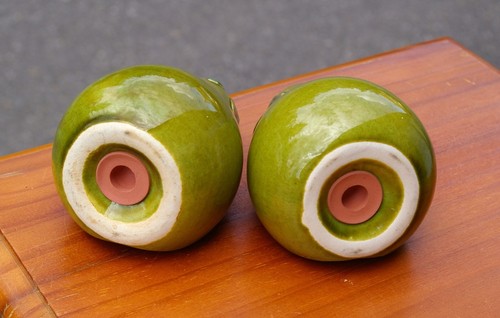 Juego de agitadores de sal y pimienta de frutas peras verdes en rodajas de 4 3/4" de alto con tapones - Imagen 6 de 6