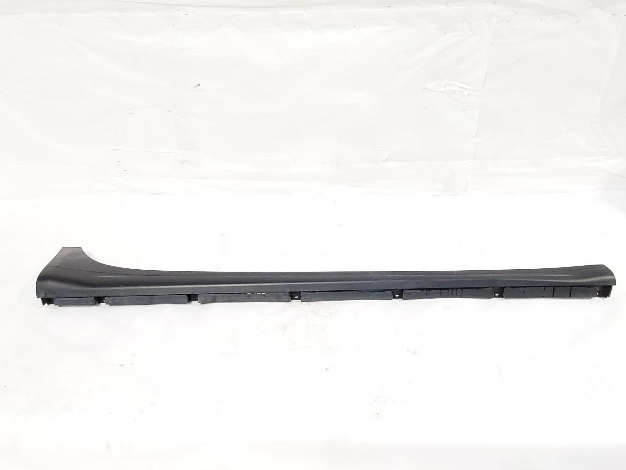 2014 2017 Maserati GHIBLI OEM Right Rocker Panel Moulding Skirt Pulled Clip