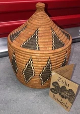 *Vintage* Handwoven Round African Zulu Basket With Lid