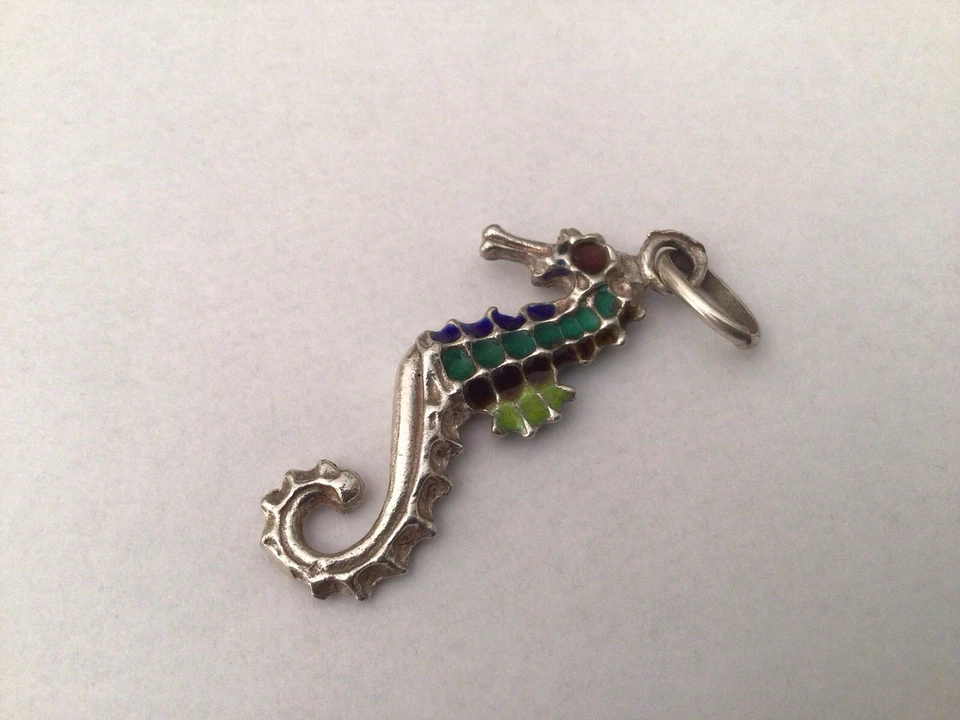 Ciondolo Cavalluccio Marino - Ippocampo Argento 800 e Smalto Vintage - Immagine 3 di 4