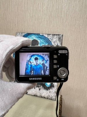 Samsung S860 8.1 MP Compact Digital Camera Black