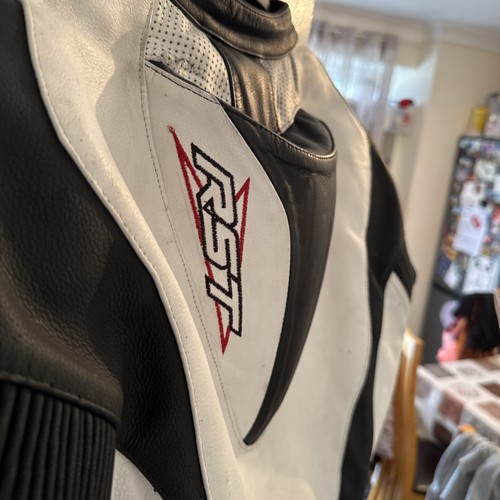 RST Tractech Leather Motorcycle Jacket Size UK 46 Full Armour Included - Picture 11 of 12