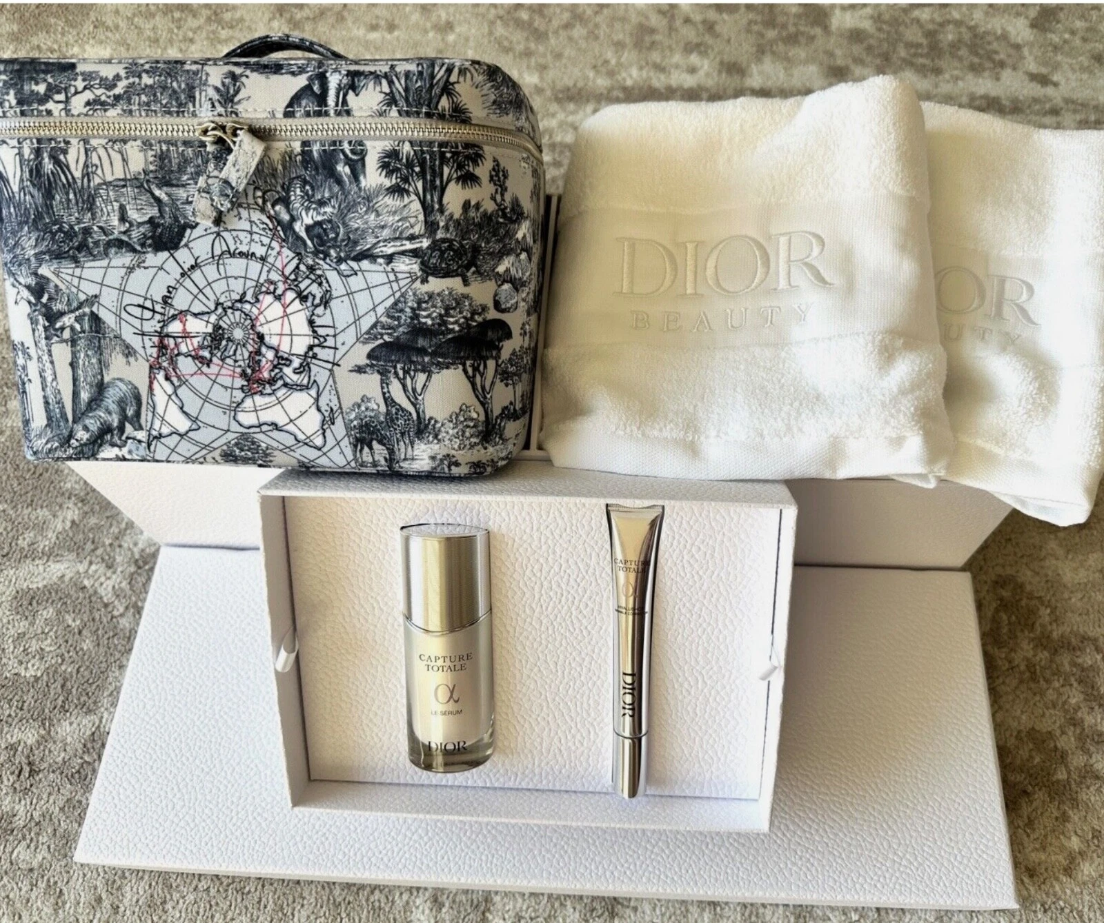 Coffret Cadeau Dior Coffret Vanité Soin Pleine Taille Le Sérum Correcteur Rides Serviettes