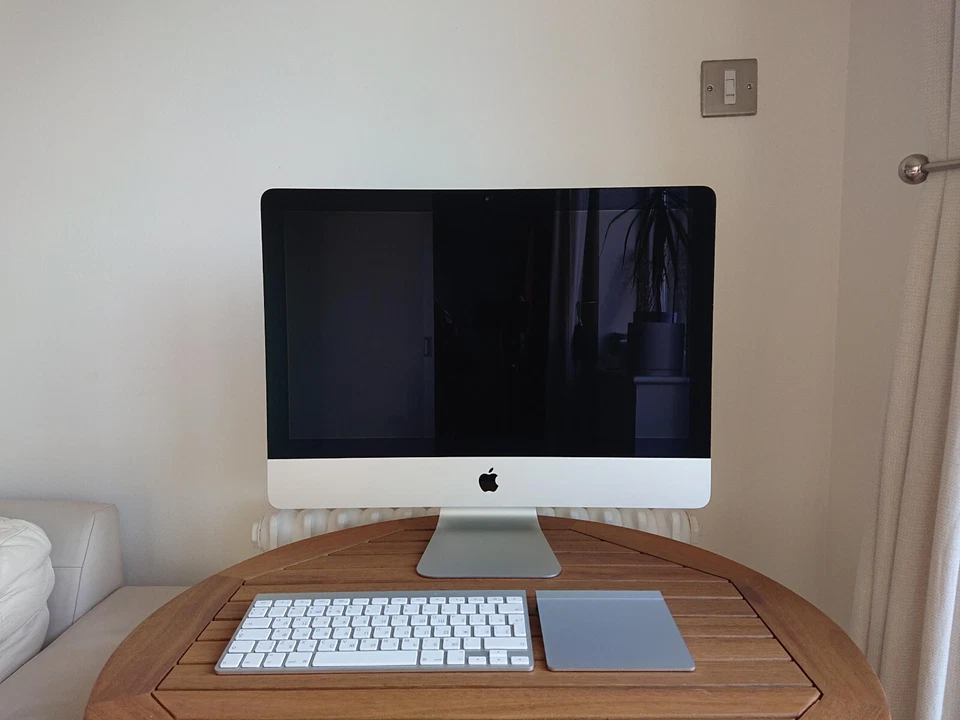 Apple iMac (21.5-inch, Late 2013) - Image 2 of 4