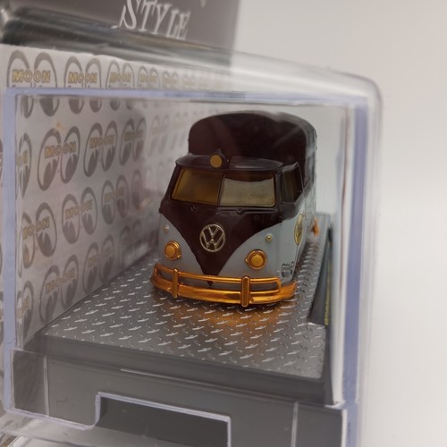 M2 Machines 1:64 Volkswagen VW T2 1960 CHASE Mooneyes Southern California Style - Bild 3 von 6