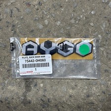 NUOVO ORIGINALE TOYOTA AYGO STEMMA BAGAGLIAIO POSTERIORE 2014+ MK2 II VVT-i D4D GPL