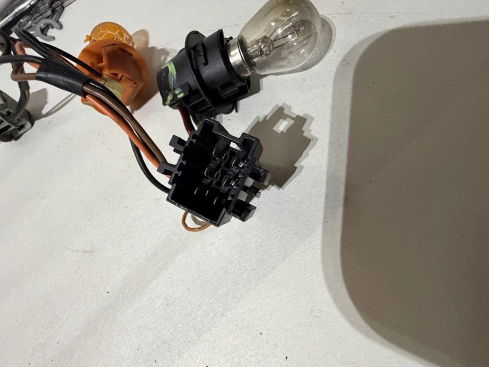 Arnés de cableado de luz trasera de pasajero derecho Chrysler Crossfire 2004-2008 OEM 05 06 07 Foto 4 de 4