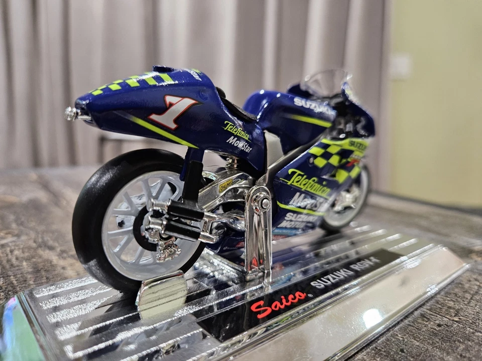 Мотоцикл Telefunica MoviStar Suzuki RGV-r Saico масштаб 1:18 - Изображение 3 из 4