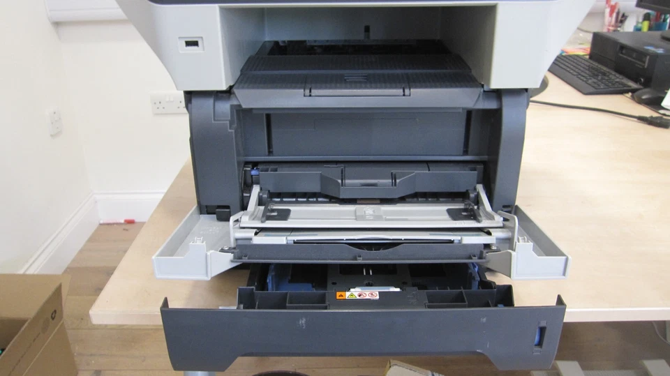 BROTHER DCP-8085DN - MONOCHROME LASER MULTIFUNCTION PRINTER -  £125 + VAT - Image 4 of 4