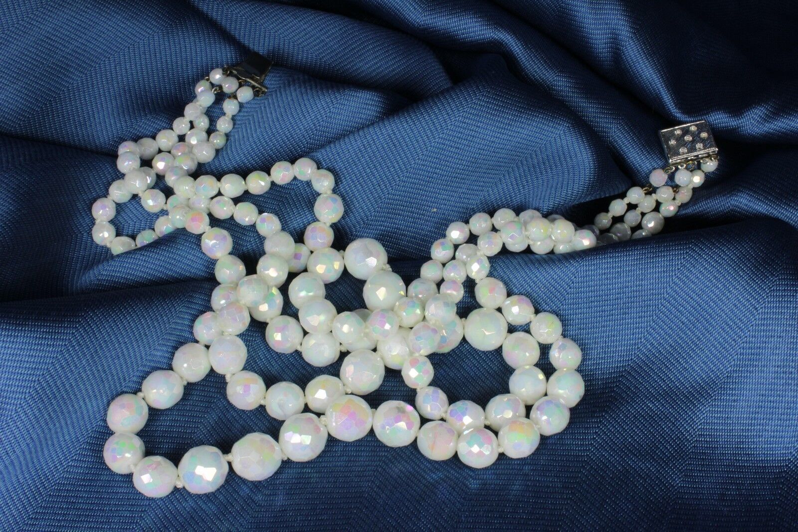 Collier Court Vintage En Pâte De Verre Bleu Venise Et Perles - XXe Siècle