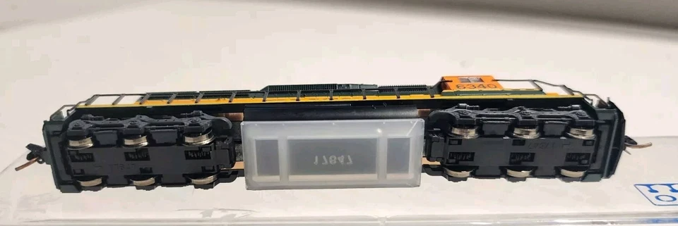 Kato N Scale 176-4902  SD40-2 Snoot Diesel BNSF #6340 - Image 4 of 4