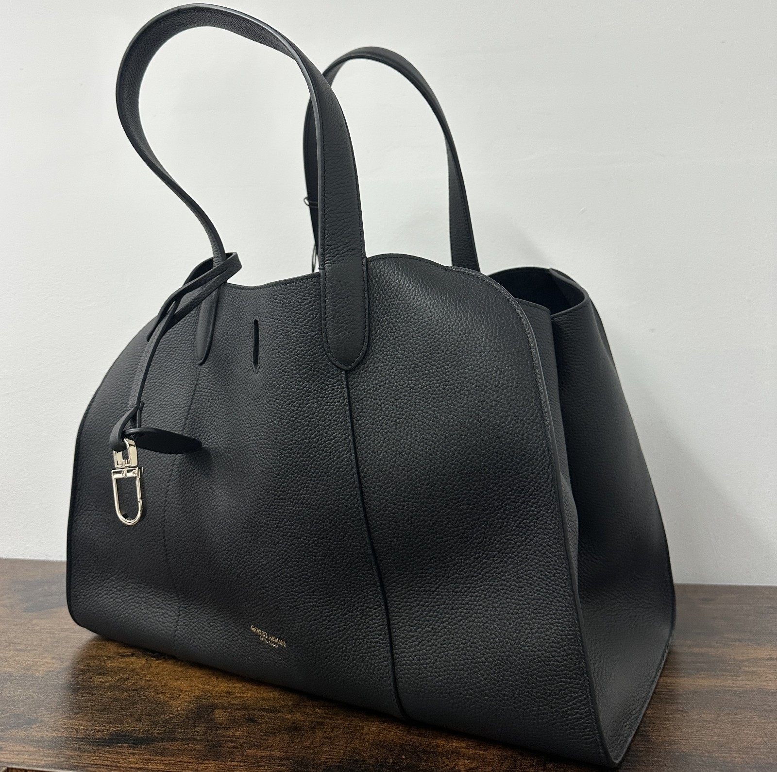 Giorgio Armani Women's Pebbled Leather Tote Bag Black with Dust Bag Large image 4