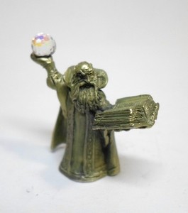 Vintage WIZARD / SORCERER w/ CRYSTAL BALL Pewter Figurine 1.5" Tall 1983