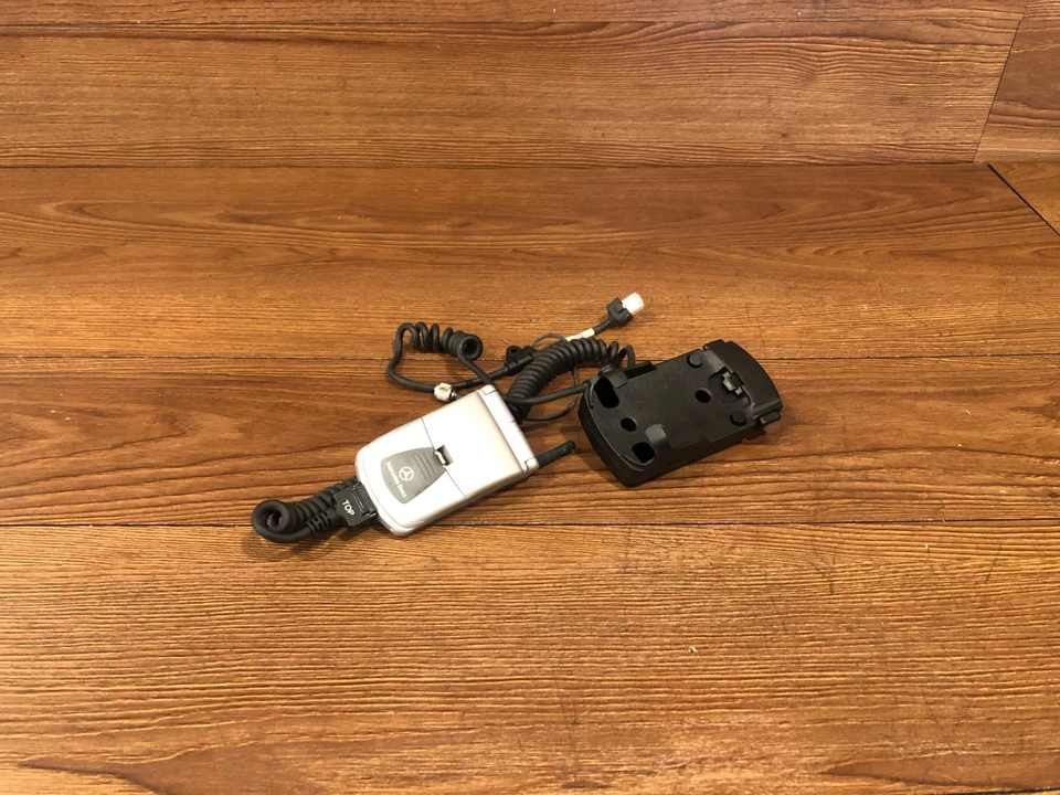 MERCEDES VINTAGE CONSOLA ADAPTADOR BASE MOTOROLA ABATIBLE TELÉFONO CELULAR OEM Foto 4 de 4