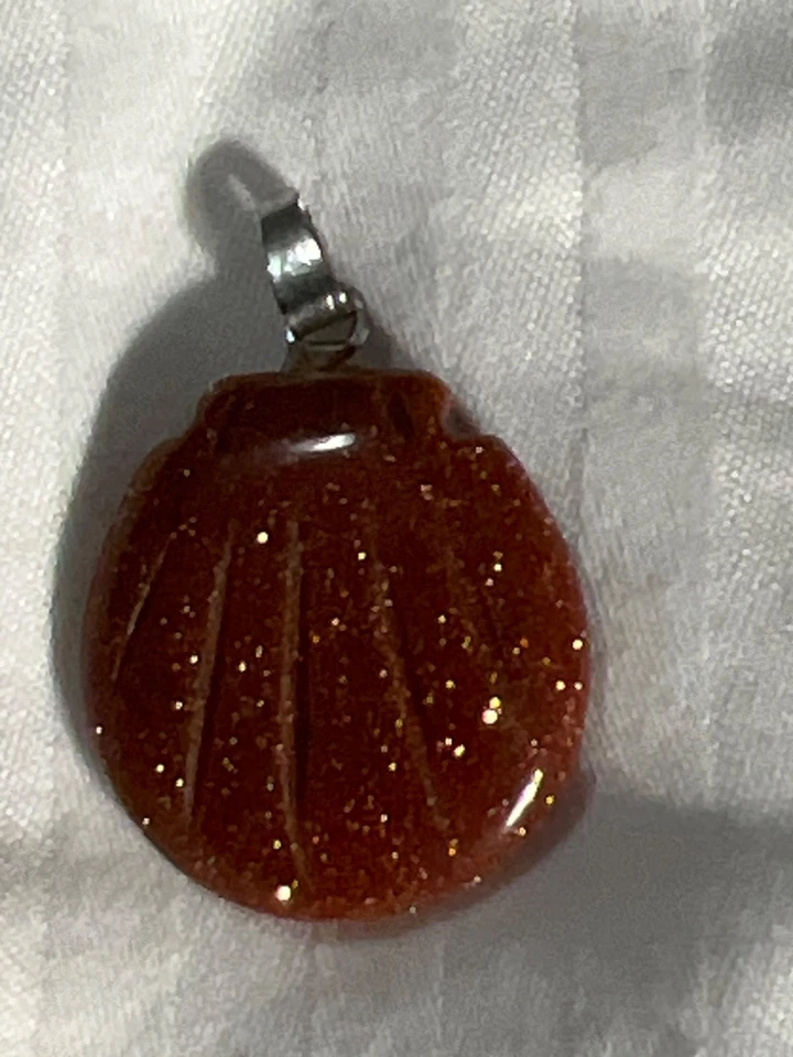 Colgante concha de piedra dorada encanto playa costa regalo único Foto 2 de 4