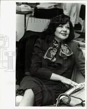 1982 Press Photo Designer Frankie Welch in her office - lrb12052