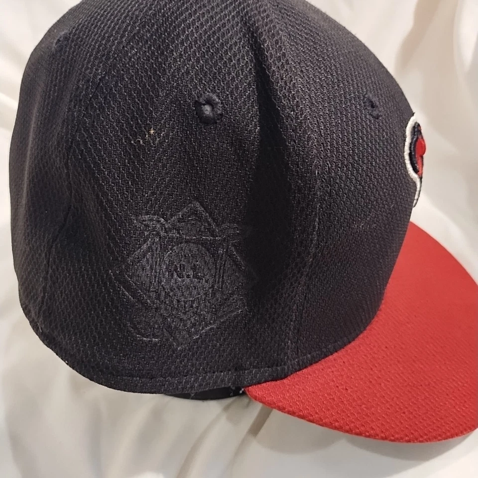 New Era 59Fifty Arizona Diamondbacks Fitted Baseball Hat Black/Red Size 7.25 - Image 4 of 4