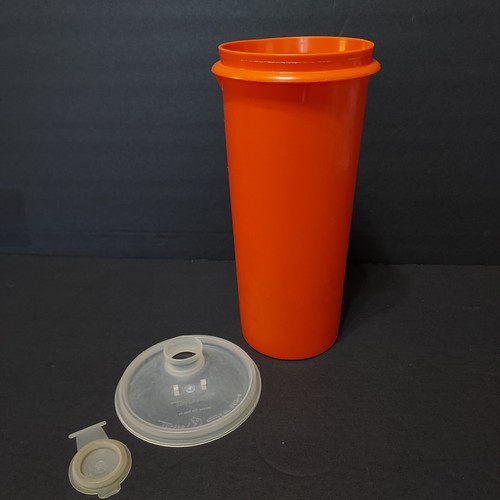 Vintage Tupperware orange Getränkebehälter #262 mit 603 Deckel 36 Unzen Mixbecher
