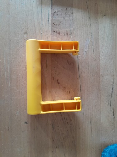 GLAHODEN RETRACTABLE GARDEN HOSE REEL 1/2IN HANDLE - YELLOW - Picture 3 of 4